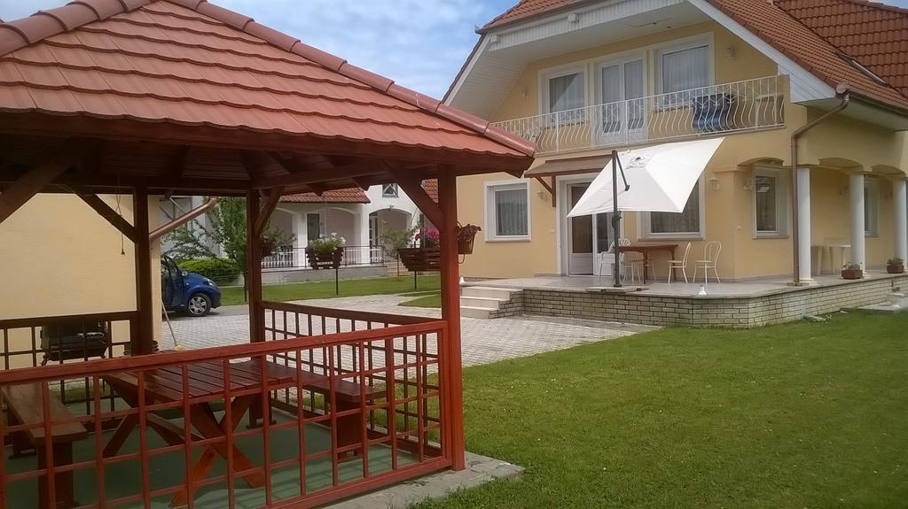 Erika Vendeghaz Hotel Buk Bagian luar foto