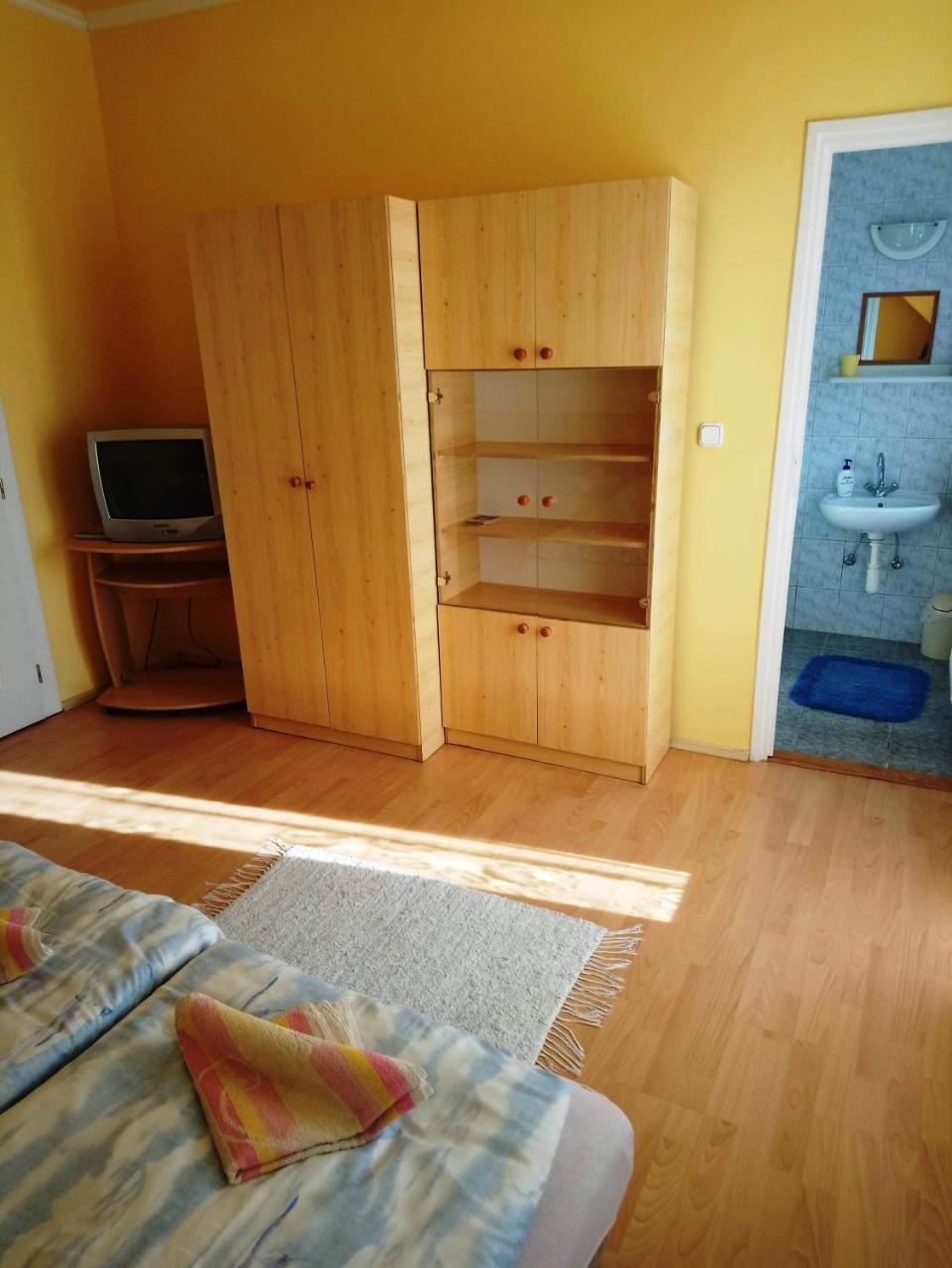 Erika Vendeghaz Hotel Buk Bagian luar foto